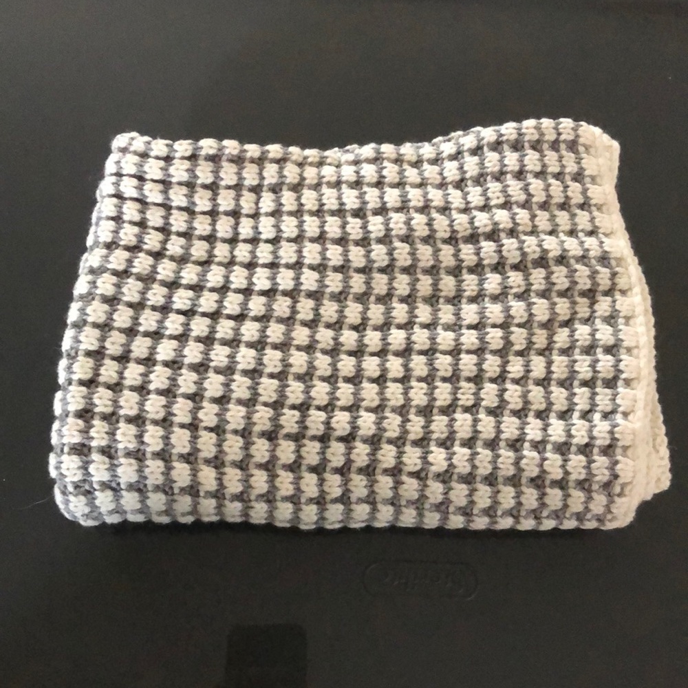 Tube scarf in grey and white print